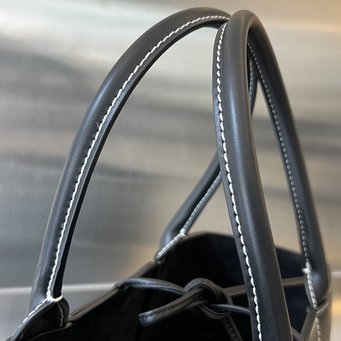 Small Arco Intreccio Leather Tote Bag Shadow